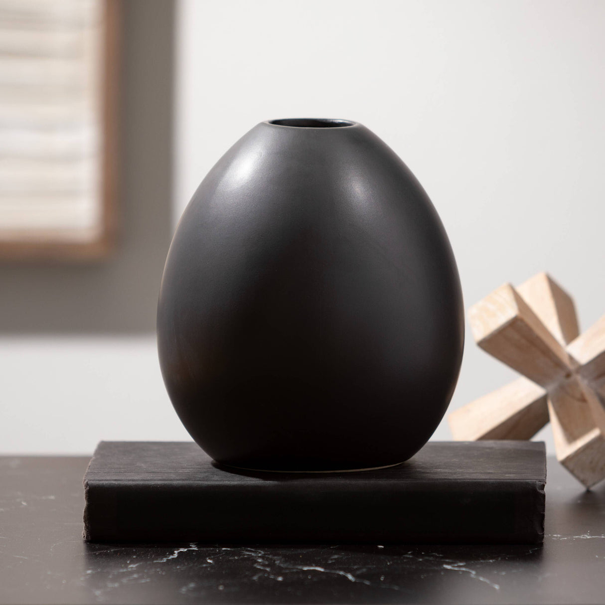 Modern Matte Black Oval Vase– Sleek Statement Accent for Floral & Minimalist Decor