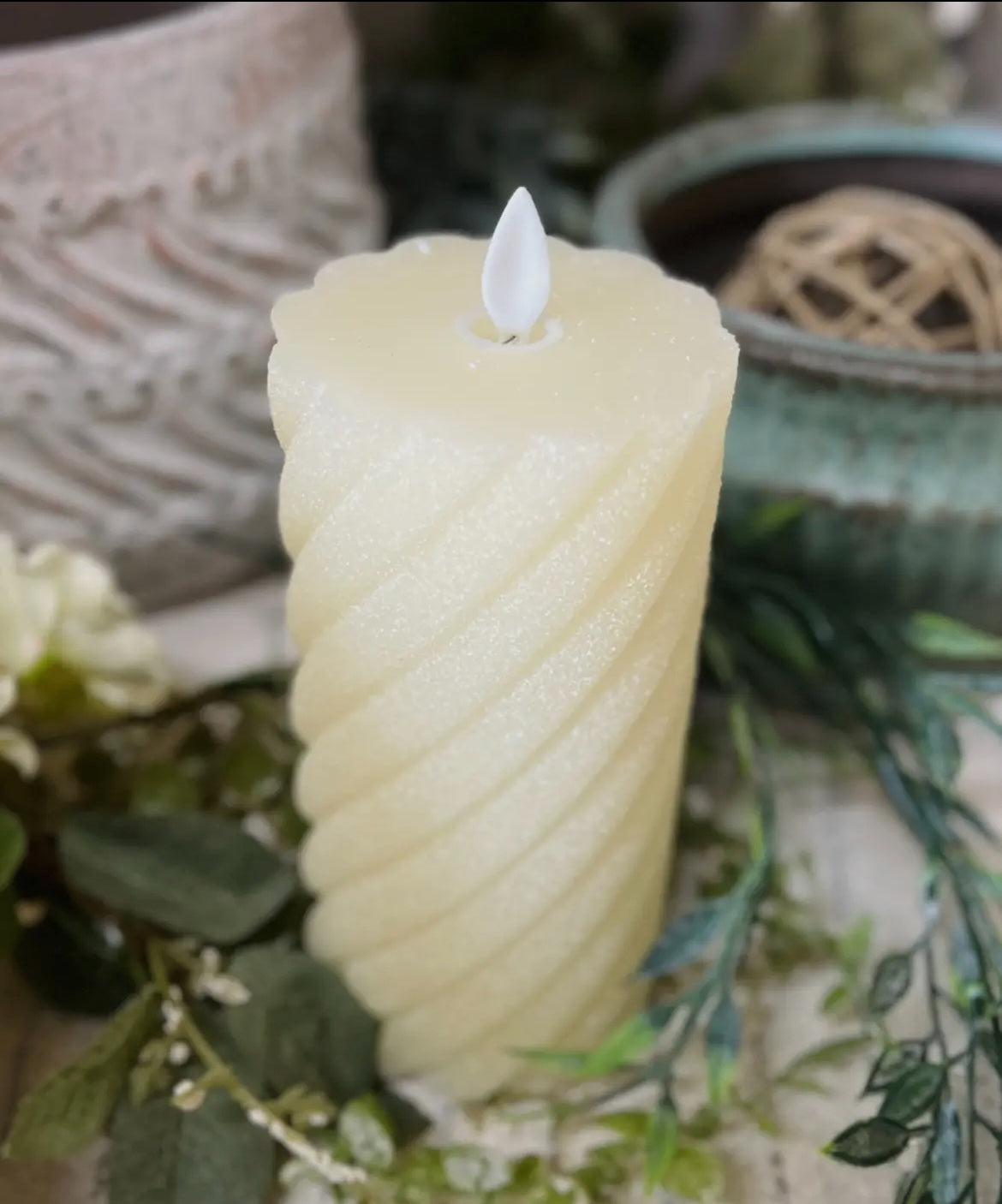 “Cream Swirl Glow” – Frosted Moving Flame LED Candle