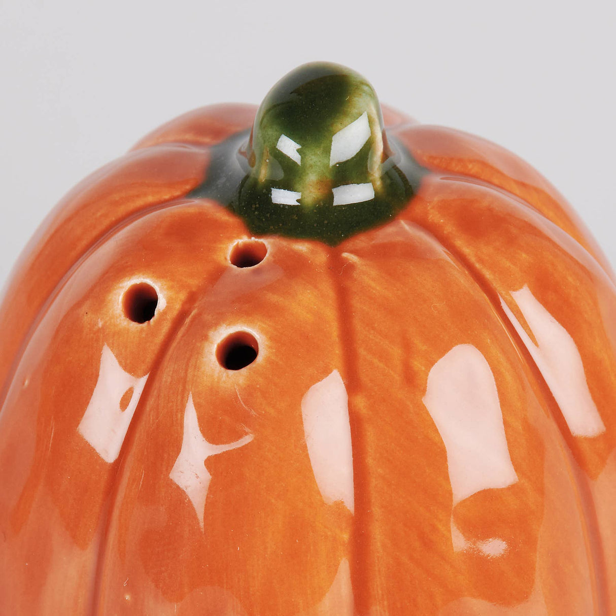 Pumpkin Stoneware Salt & Pepper Shaker Set – Fall Table Décor