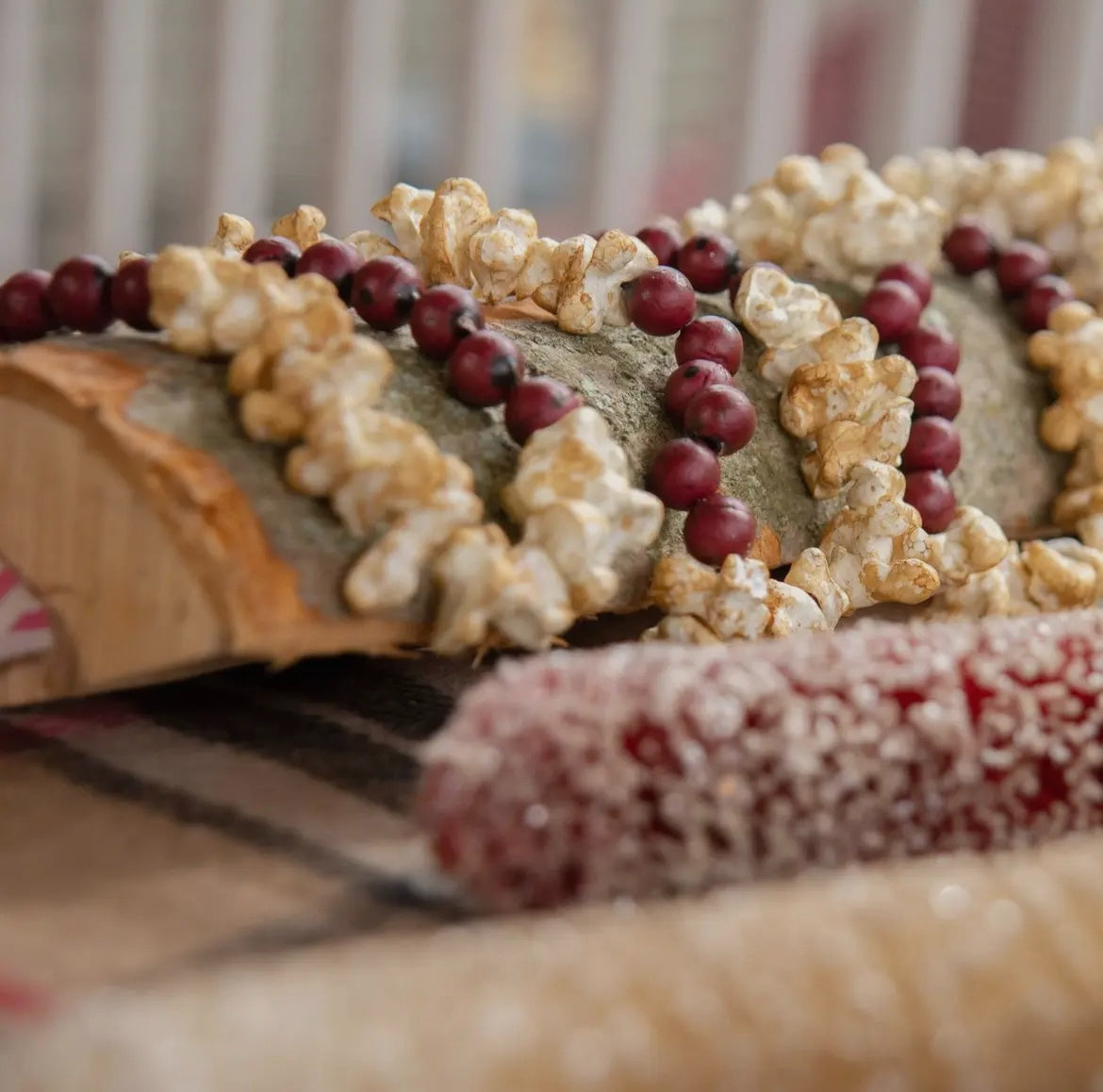 Old-Fashioned Popcorn & Cranberry Garland – Heritage Holiday Mantel Decor