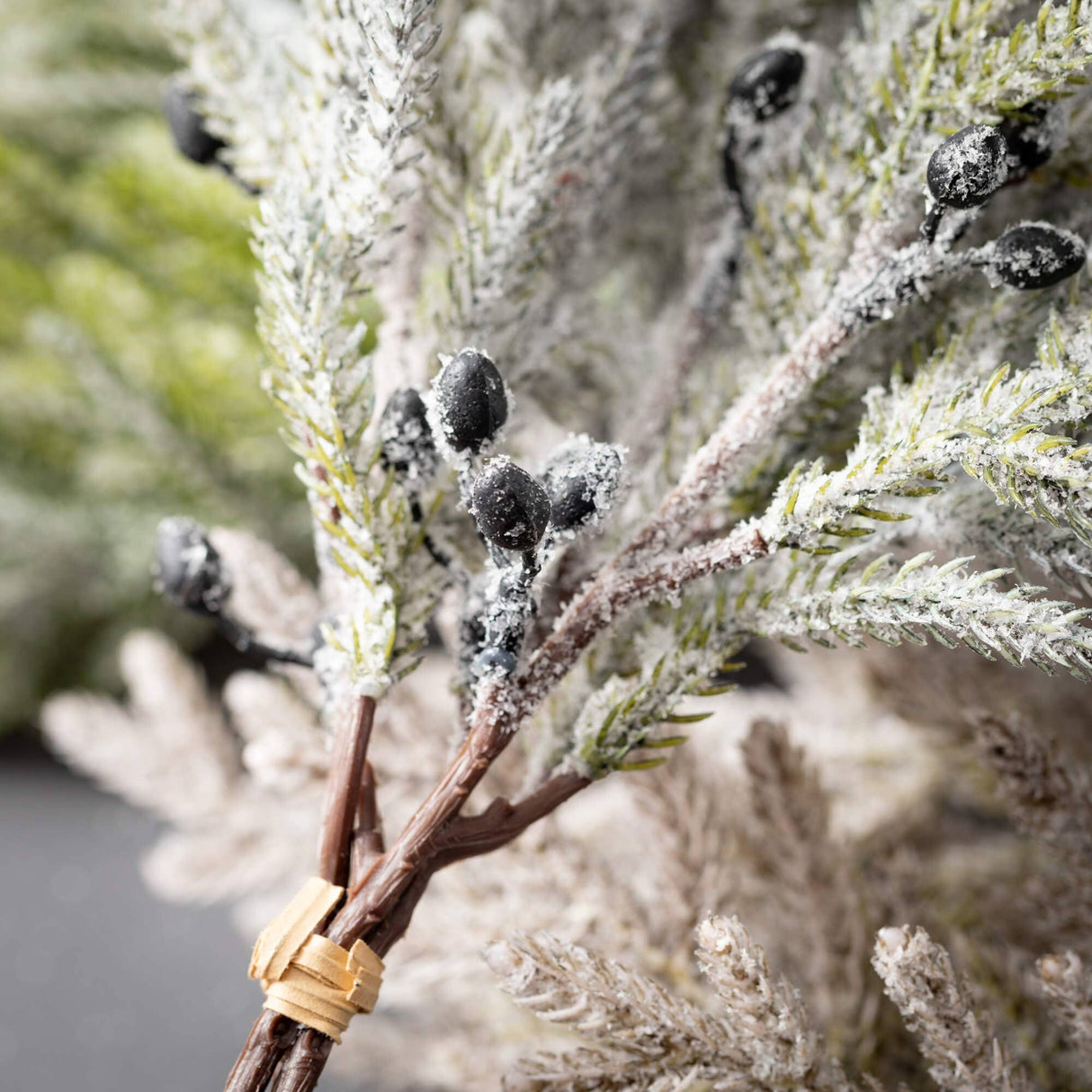 Neutral Pine Spray – Winter Frost, Green Frost, or Autumn Frost (H00461)